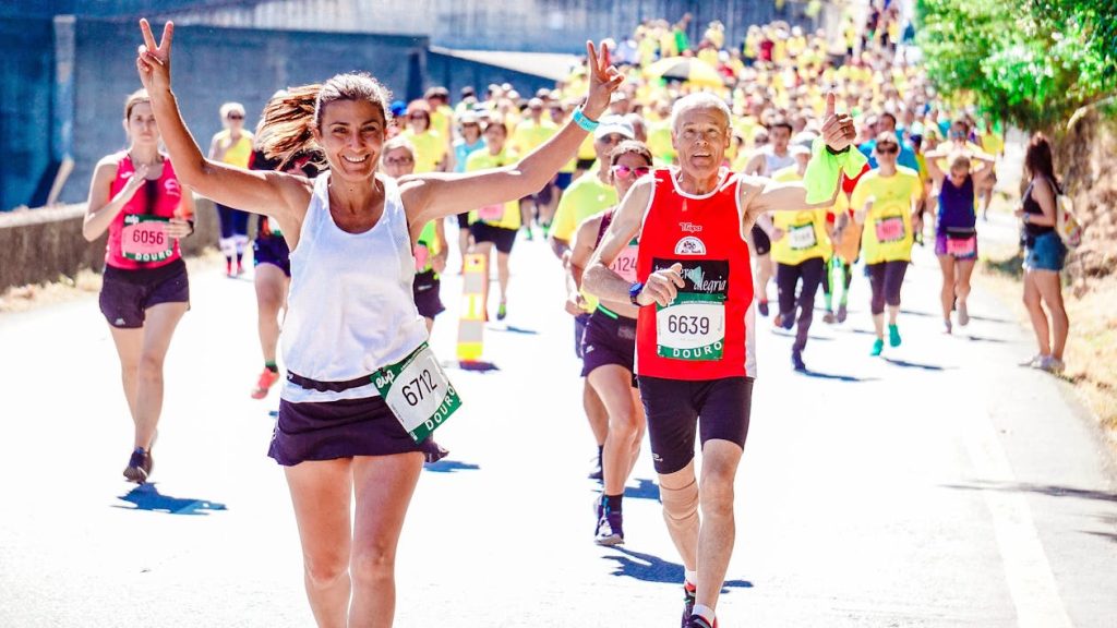 Foto di persone che stanno correndo una maratona