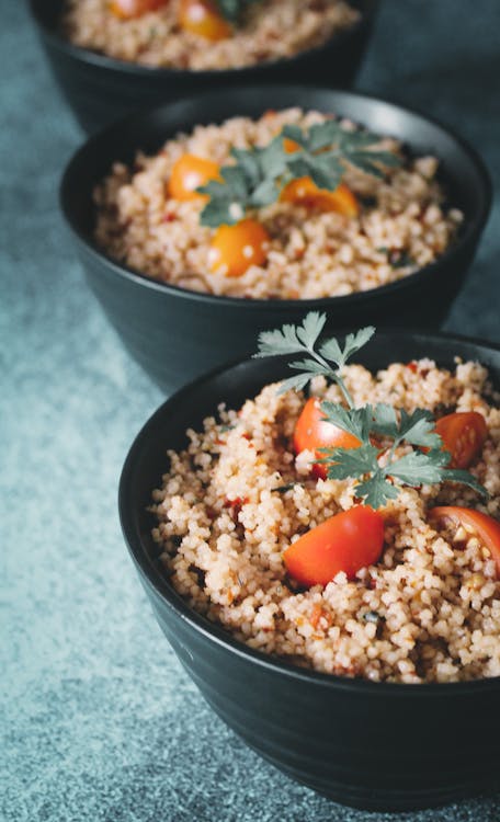 Foto di ciotole con dentro del couscous